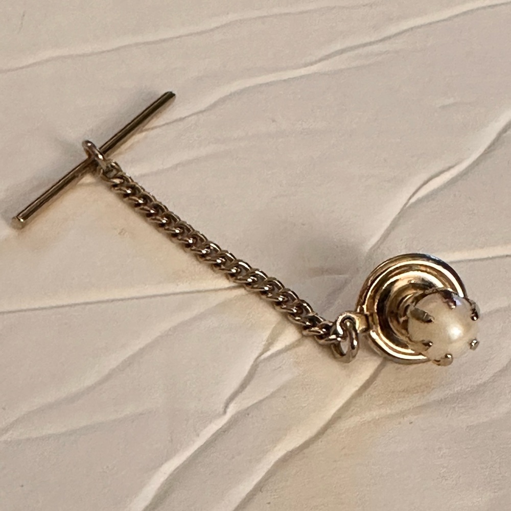 Faux Pearl on Gold Tone Tie Tack w/Chain